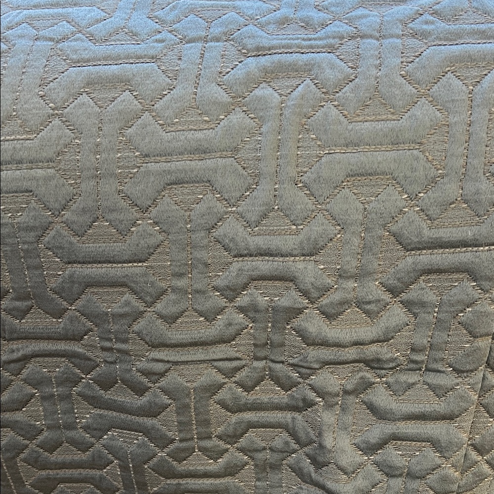 Elegant Geometric Patterned Bedding